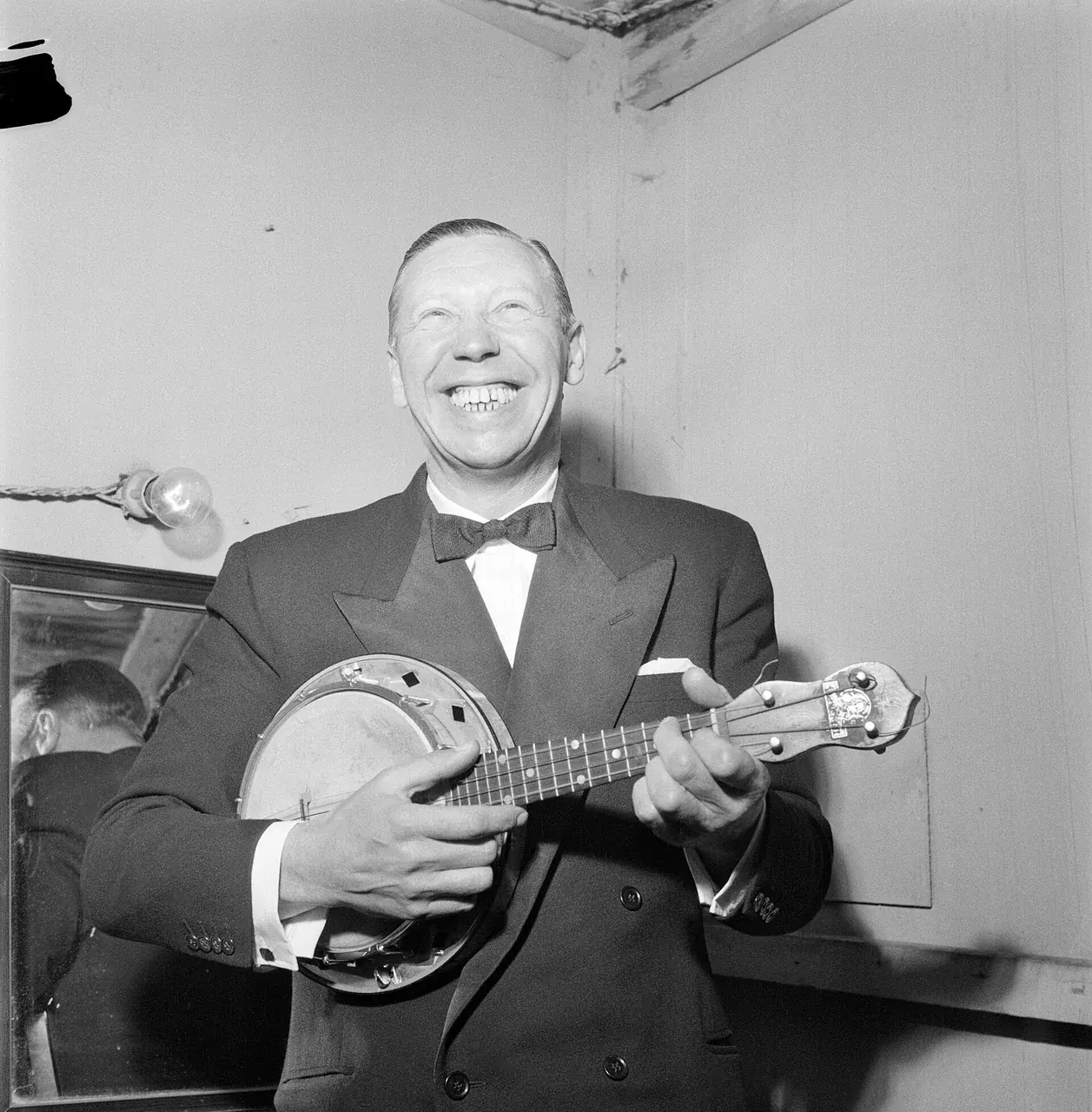 George Formby, photo
